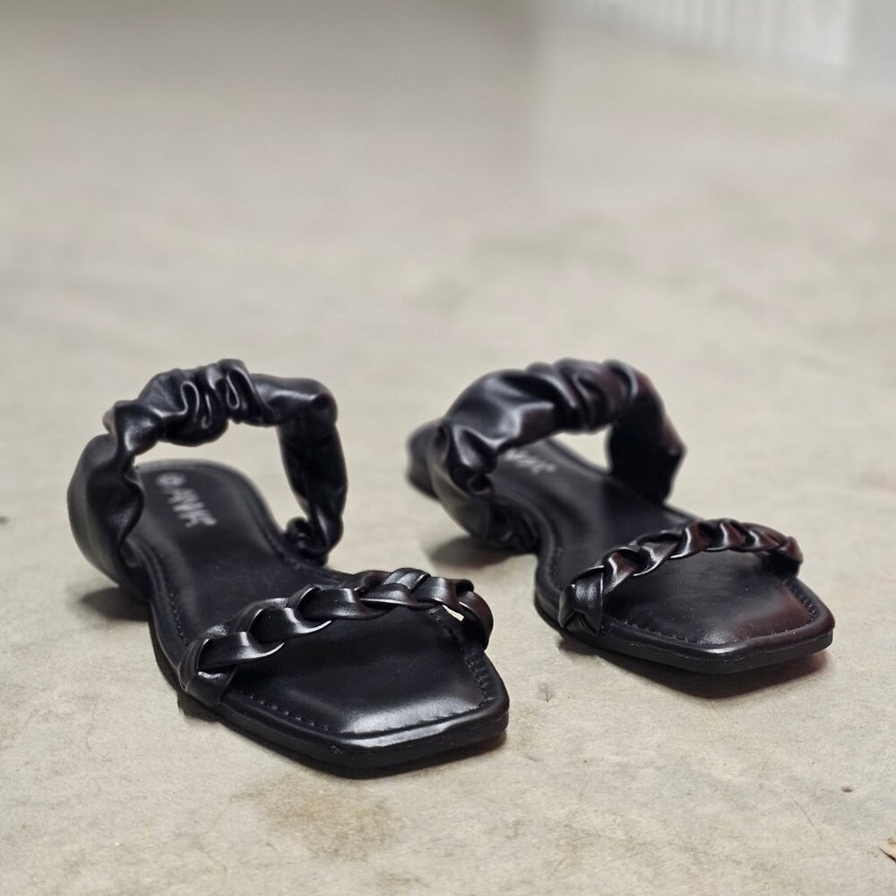 Black Square-Toe Sandals With Braided Strap & Ruched Detail - Picture 5 of 6